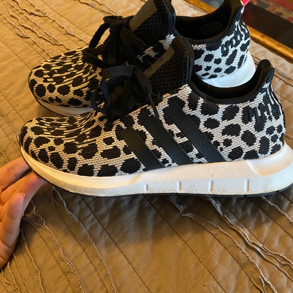 Adidas swift run cheetah size 6